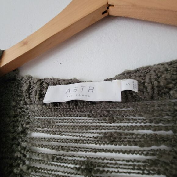 Astr the Label Olive Green V-neck Sweater Distressed Ladder Back S - Picture 3 of 6